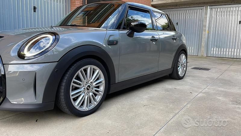 Usata Mini Cooper S 178 CV (130 kW) 2022 Grigio Utilitaria