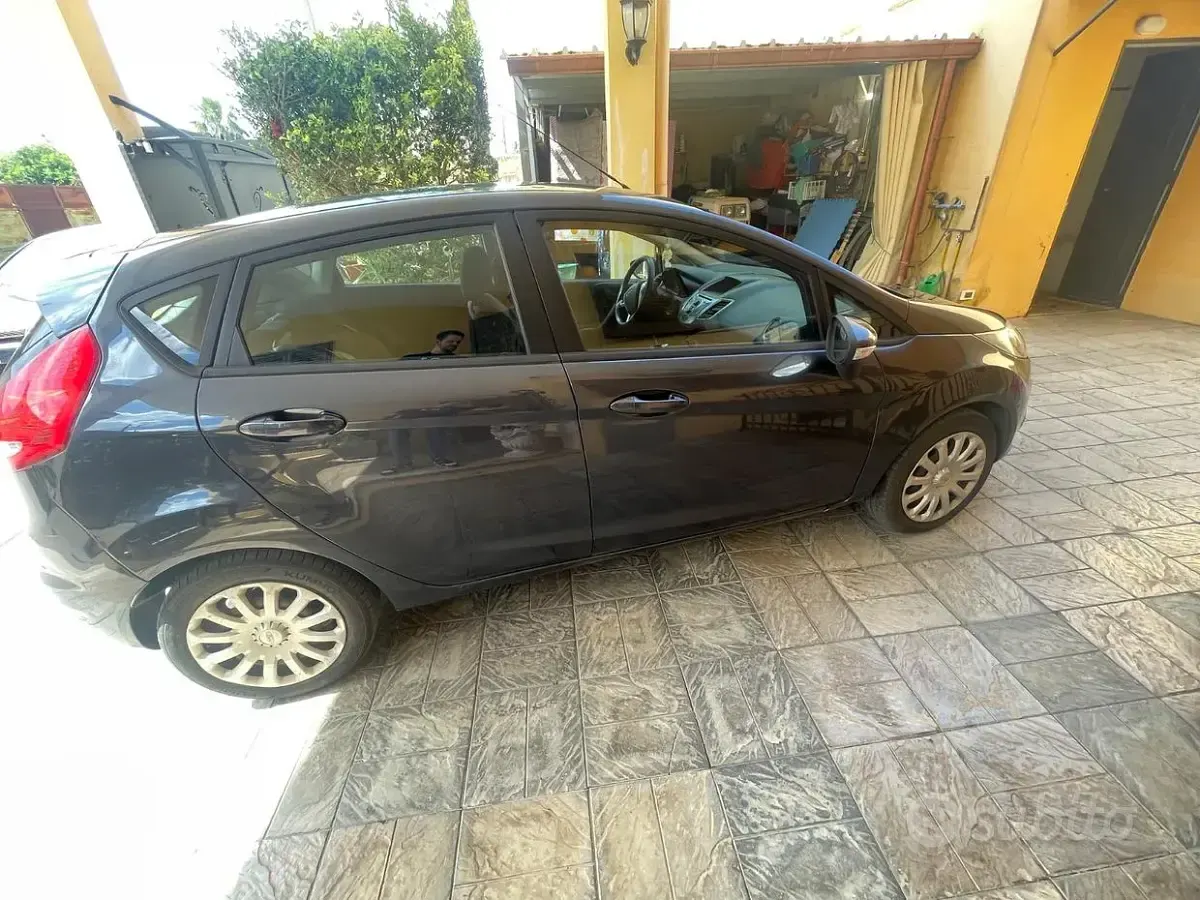 Usata Ford Fiesta 82 CV (60 kW) 2010 Blu Berlina