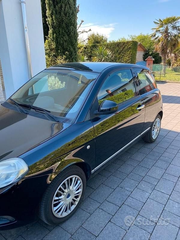 Usata Lancia Ypsilon 69 CV (50 kW) 2010 Nero Utilitaria