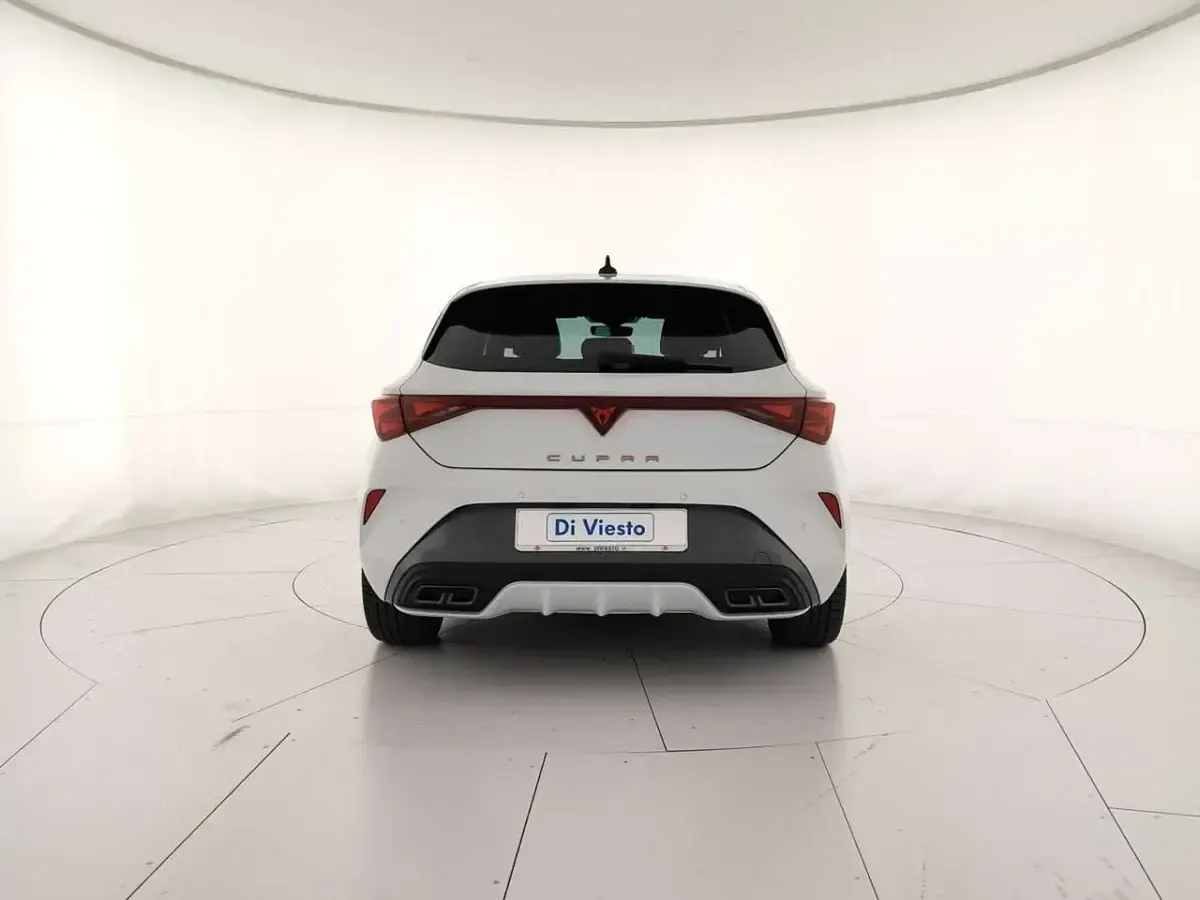 Usata Cupra Leon 150 CV (110 kW) 2025 Bianco nevada Berlina