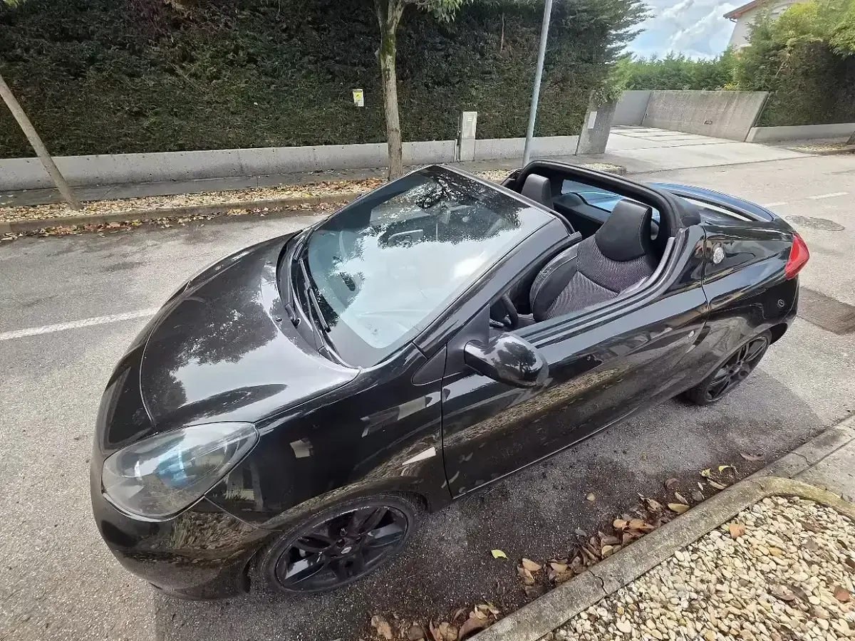 Usata Renault Wind 100 CV (73 kW) 2011 Nero Cabrio