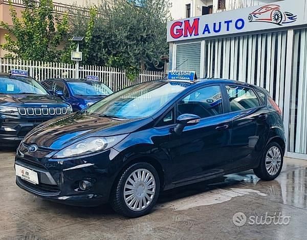 Nero Usata 2011 Ford Fiesta Titanium Due volumi | 3599 € - Immagine 1/4