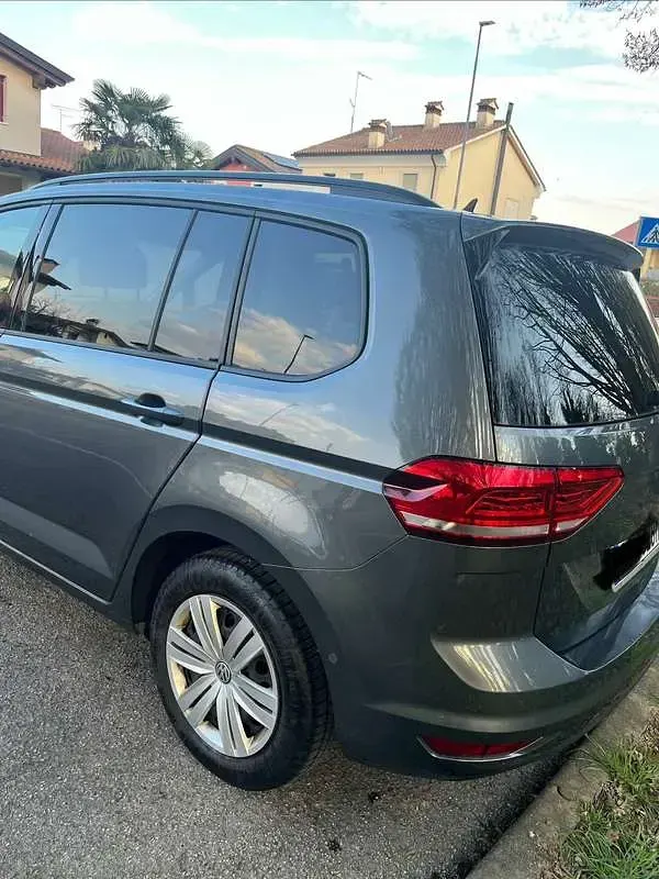 Usata VW Touran Comfortline 116 CV (85 kW) 2019 Grigio Monovolume