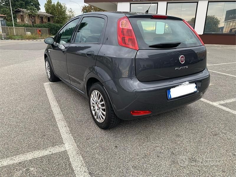 Usata Fiat Punto 69 CV (50 kW) 2016 Grigio Berlina