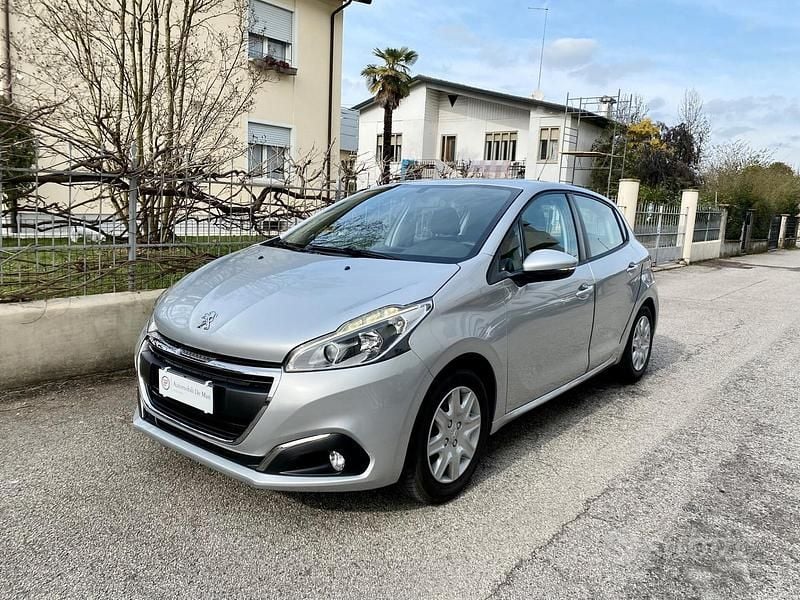 Usata Peugeot 208 Active 82 CV (60 kW) 2018 Grigio Utilitaria