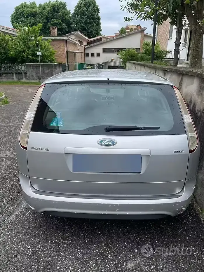Käytetty Ford Focus 109 HP (80 kW) 2010 Harmaa Farmari