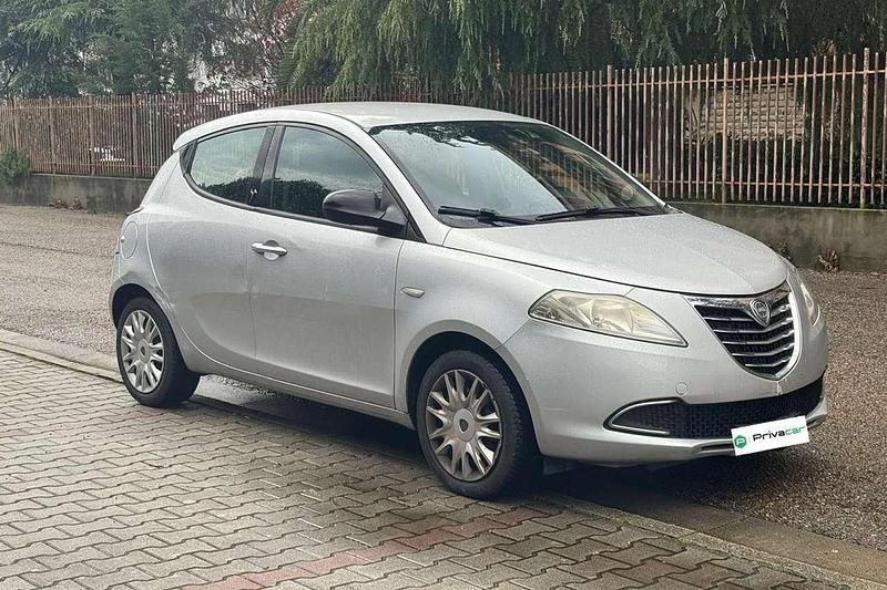 Usata Lancia Ypsilon Silver 69 CV (50 kW) 2012 Grigio Utilitaria