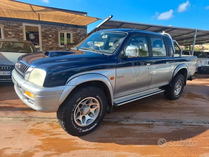 Käytetty Mitsubishi L200 100 HP (73 kW) 2000 Sininen Nouto