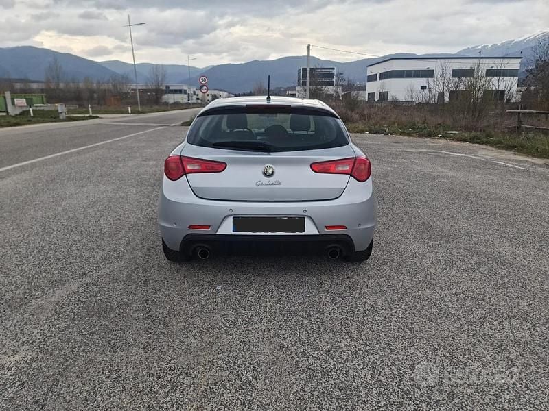 Usata Alfa Romeo Giulietta Distinctive 140 CV (102 kW) 2012 Grigio Utilitaria