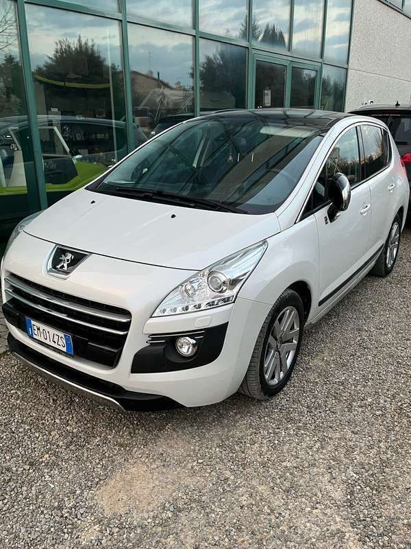 Usata 2012 Peugeot 3008 Monovolume | 6300 € (Buon prezzo) - Immagine 1/4