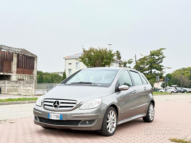 Grigio Usata 2007 Mercedes B200 Monovolume | 2600 € (Ottimo prezzo) - Immagine 1/4