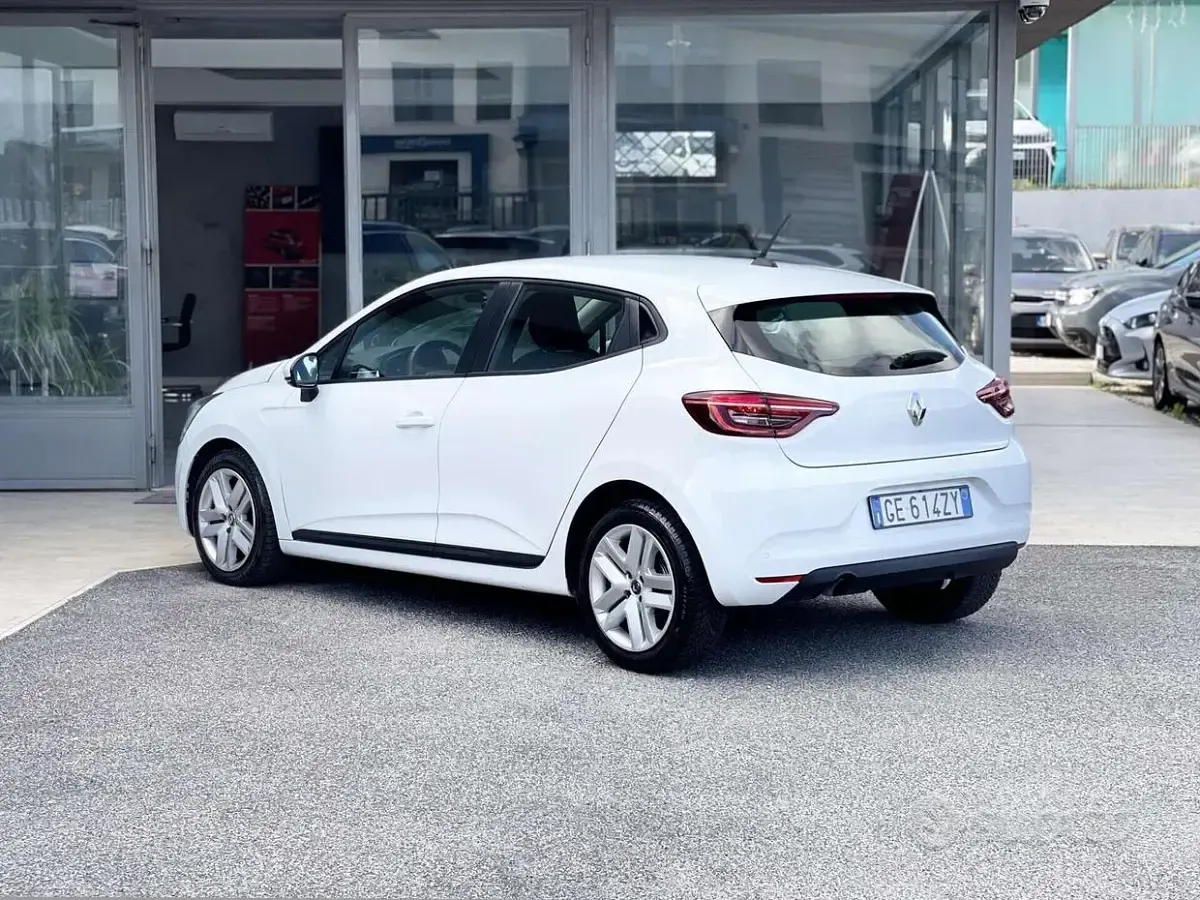 Usata Renault Clio V 101 CV (74 kW) 2021 Bianco Berlina