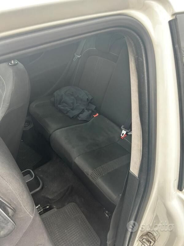 Bianco Usata 2011 Fiat Grande Punto Due volumi | 2800 € (Super prezzo) - Immagine 1/4