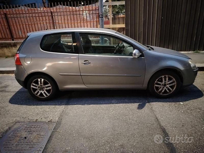 Usata VW Golf V Comfortline 116 CV (85 kW) 2007 Grigio Berlina