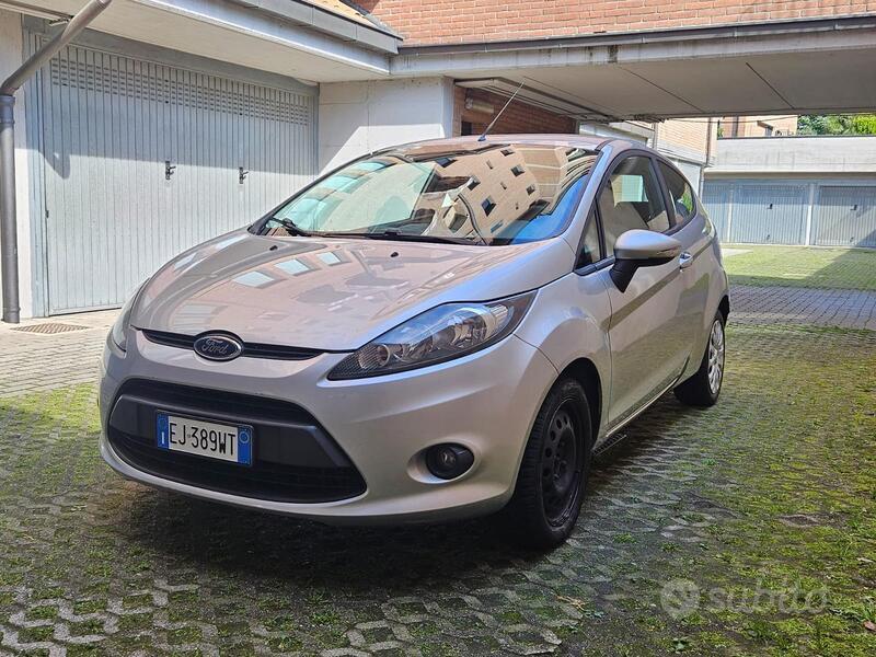 Venduto Ford Fiesta neopatentati - auto usate in vendita