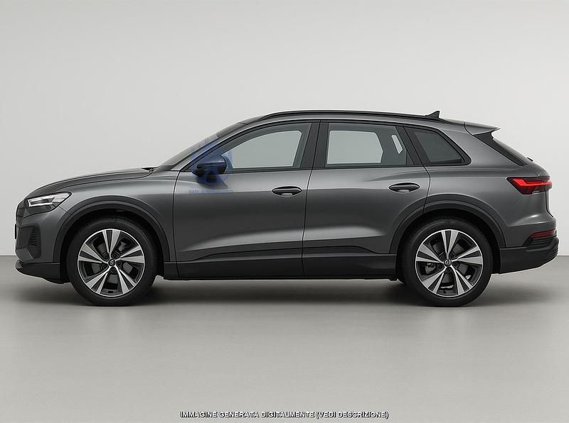 Usata Audi Q6 e-tron Ambiente 185 kW (252 CV) 2025 Grigio SUV