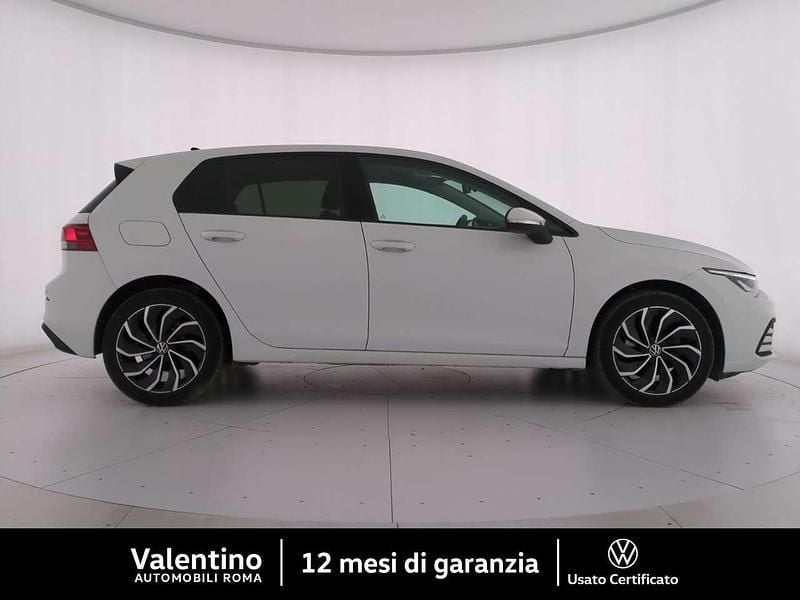 Usata VW Golf VIII Life 131 CV (96 kW) 2021 Bianco Utilitaria