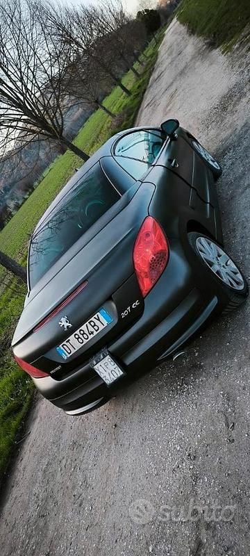 Usata Peugeot 207 CC 110 CV (80 kW) 2009 Nero Cabrio