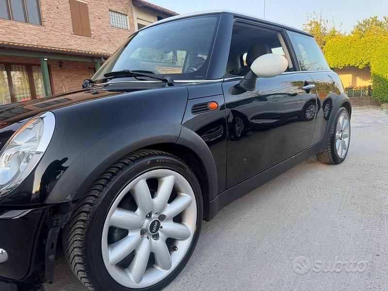 Usata Mini Cooper 115 CV (84 kW) 2004 Nero Utilitaria