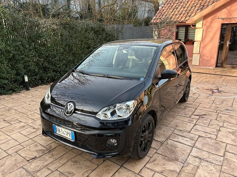 Nero Usata 2017 VW up! Due volumi | 8700 € (Ottimo prezzo) - Immagine 1/4