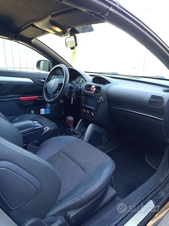 Usata Opel Tigra 69 CV (50 kW) 2007 Nero Cabrio
