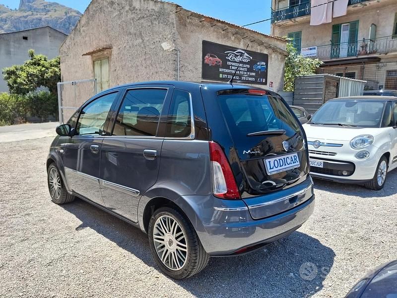 Usata Lancia Musa Gold 95 CV (69 kW) 2010 Grigio Monovolume