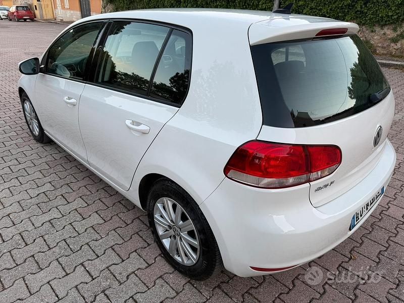 Usata VW Golf VI 105 CV (77 kW) 2011 Bianco Utilitaria