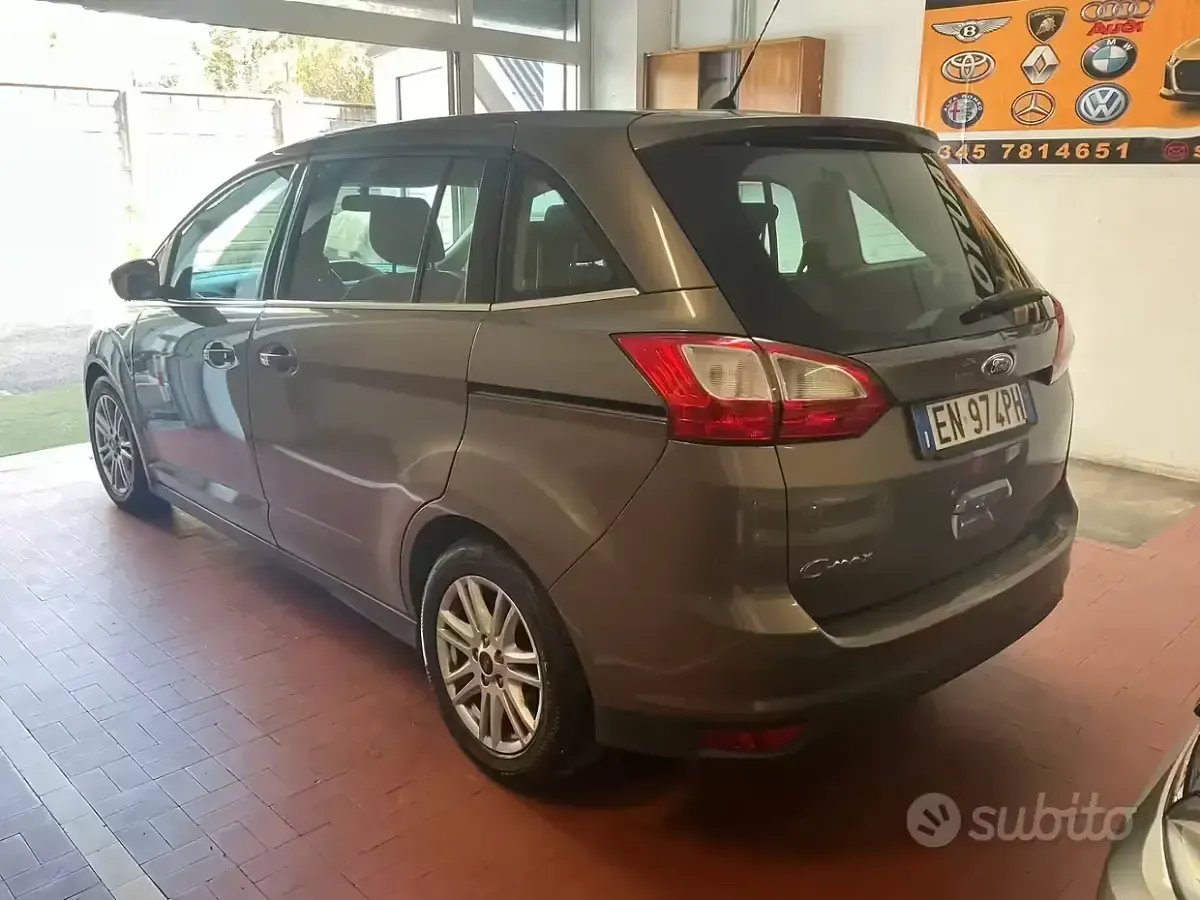 Begagnad Ford C-MAX Titanium 116 HK (85 kW) 2013 Grå Minibuss