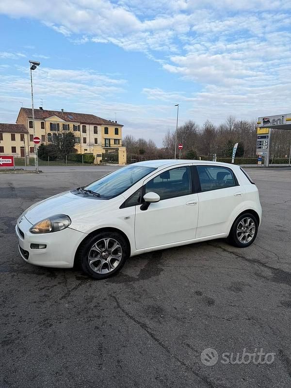 Usata Fiat Grande Punto 75 CV (55 kW) 2013 Bianco Utilitaria