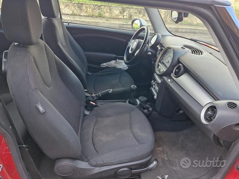 Begagnad Mini ONE 120 HK (88 kW) 2007 Röd Halvkombi