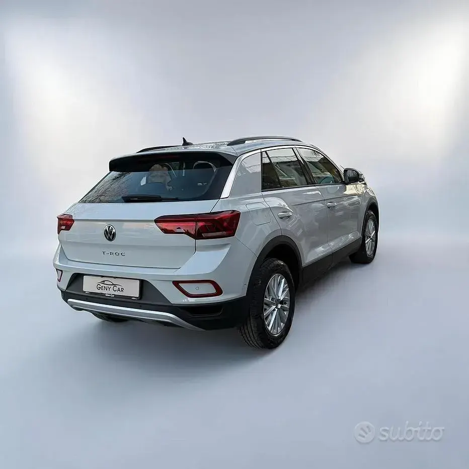 Używany VW T-Roc Life 110 KM (80 kW) 2023 Beżowy SUV