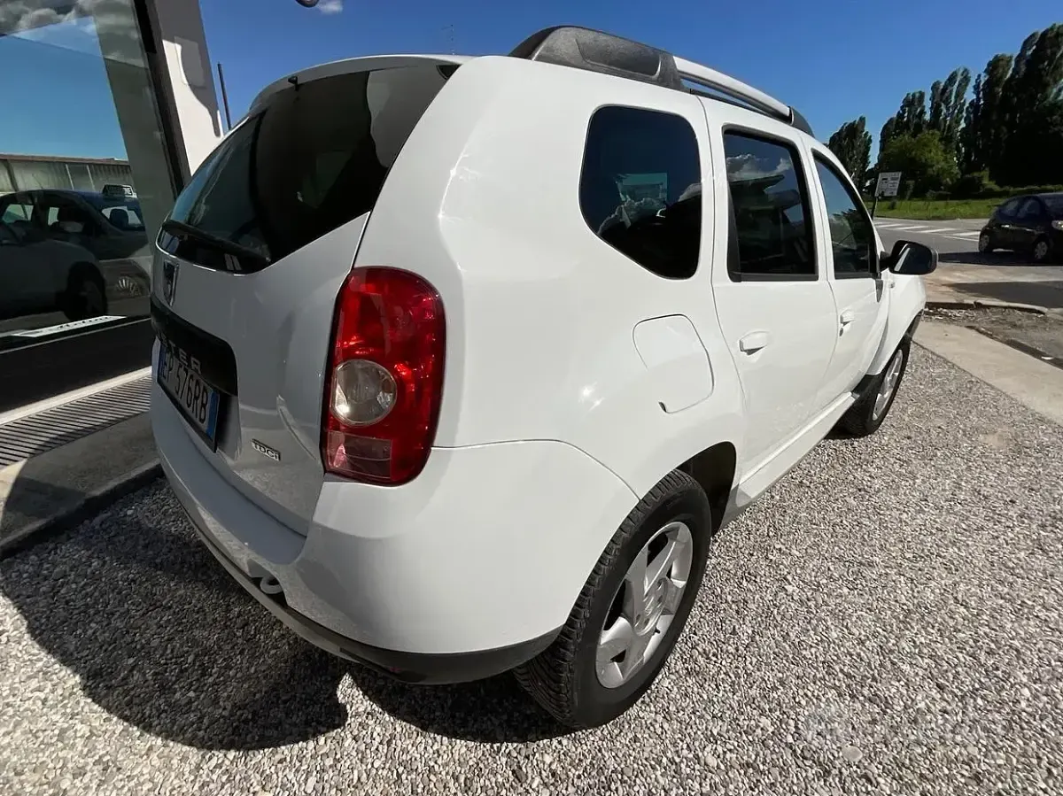 Usata Dacia Duster Lauréate 90 CV (66 kW) 2013 Bianco SUV