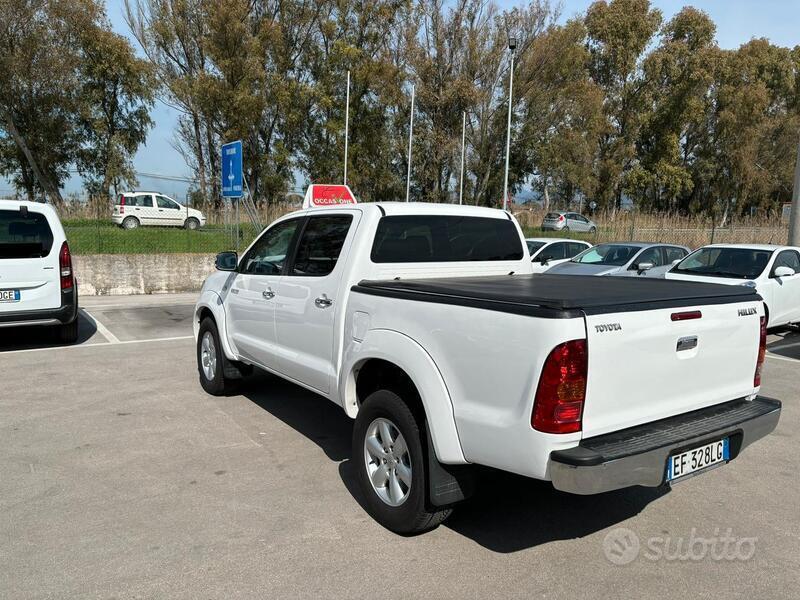 Usato 2010 Toyota HiLux Diesel (18.900 €)