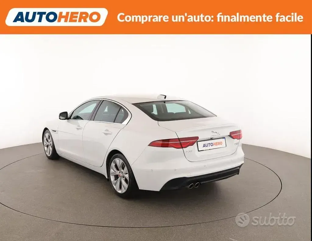 Usata Jaguar XE SE 250 CV (183 kW) 2019 Bianco Berlina