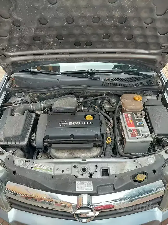 Usata Opel Astra 105 CV (77 kW) 2005 Bluazzurro Berlina