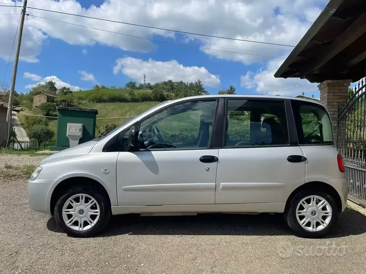 Usata Fiat Multipla 103 CV (75 kW) 2006 Grigio Monovolume