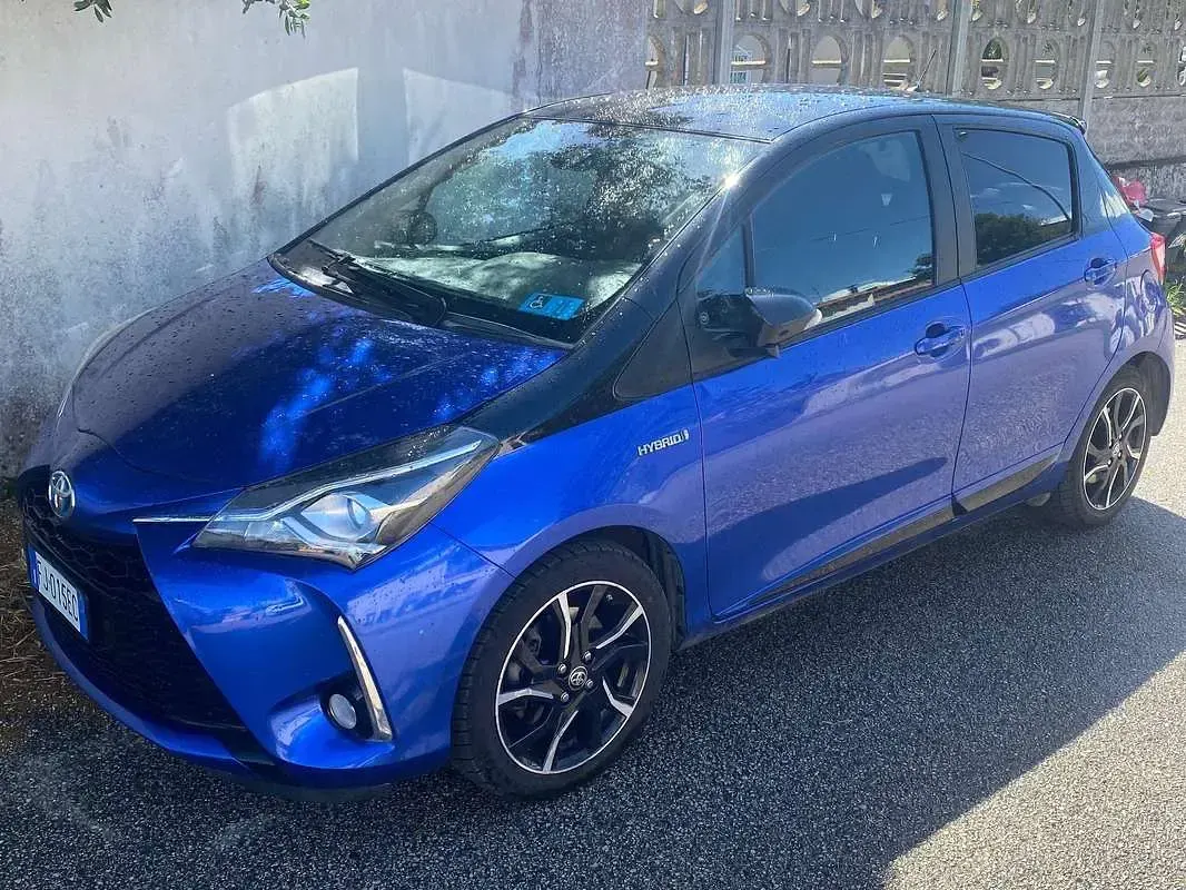 Begagnad Toyota Yaris Hybrid Edition 73 HK (53 kW) 2017 Sedan