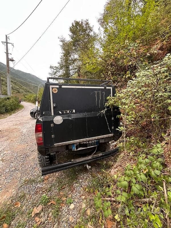Usata Nissan Navara 103 CV (75 kW) 1999 Nero Pick-up