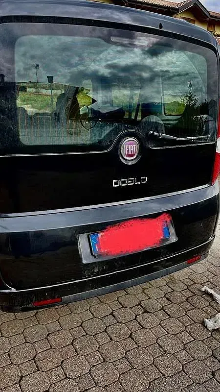 Usata Fiat Doblò Dynamic 115 CV (84 kW) 2011 Nero Monovolume