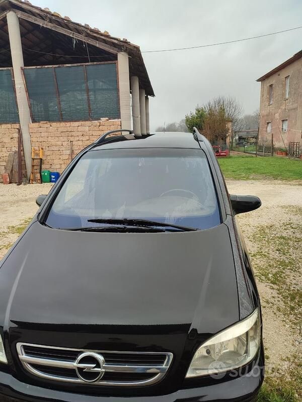 Usata 2005 Opel Zafira Monovolume | 1500 € (Buon prezzo) - Immagine 1/4