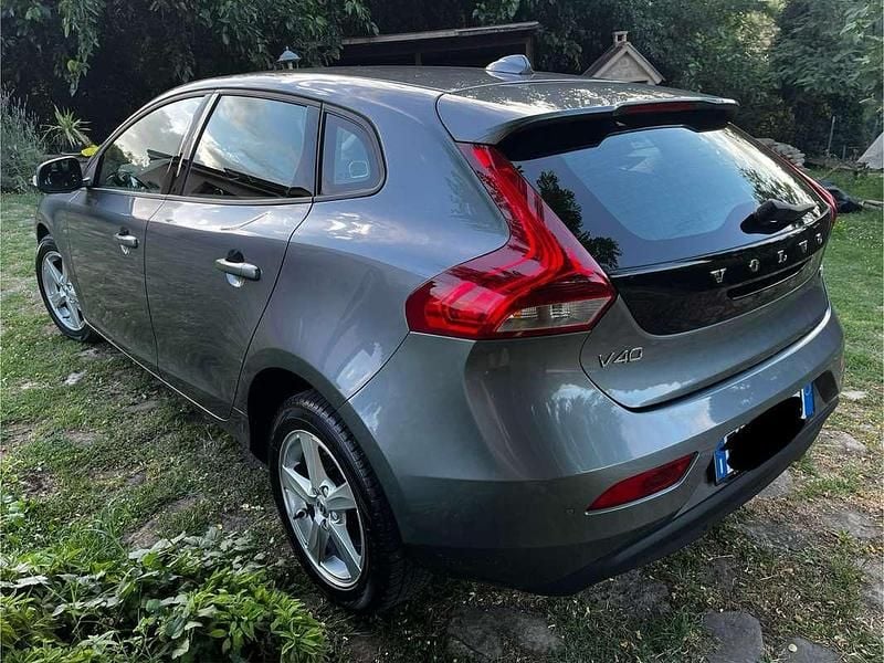Usata Volvo V40 Inscription 120 CV (88 kW) 2017 Argento Berlina