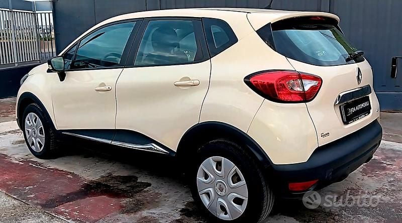Usata Renault Captur 90 CV (66 kW) 2015 Beige SUV