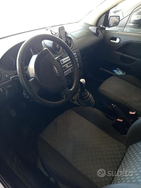 Gebraucht Ford Fiesta 68 PS (50 kW) 2004 Kleinwagen