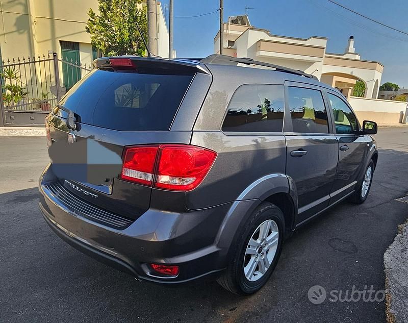 Usata Fiat Freemont 140 CV (102 kW) 2013 Marrone SUV