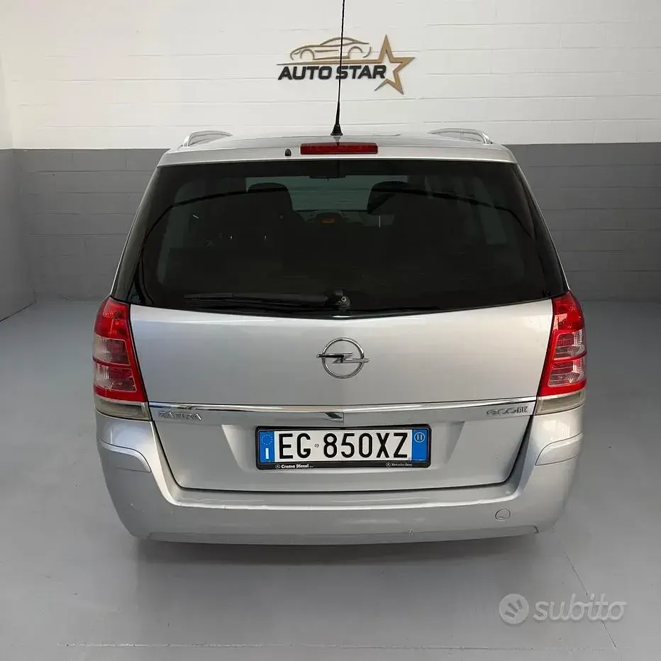 Usata Opel Zafira 110 CV (80 kW) 2011 Grigio Monovolume