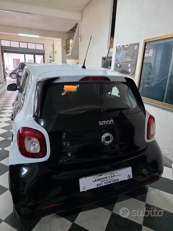 Begagnad Smart ForFour Proxy 71 HK (52 kW) 2015 Svart Halvkombi