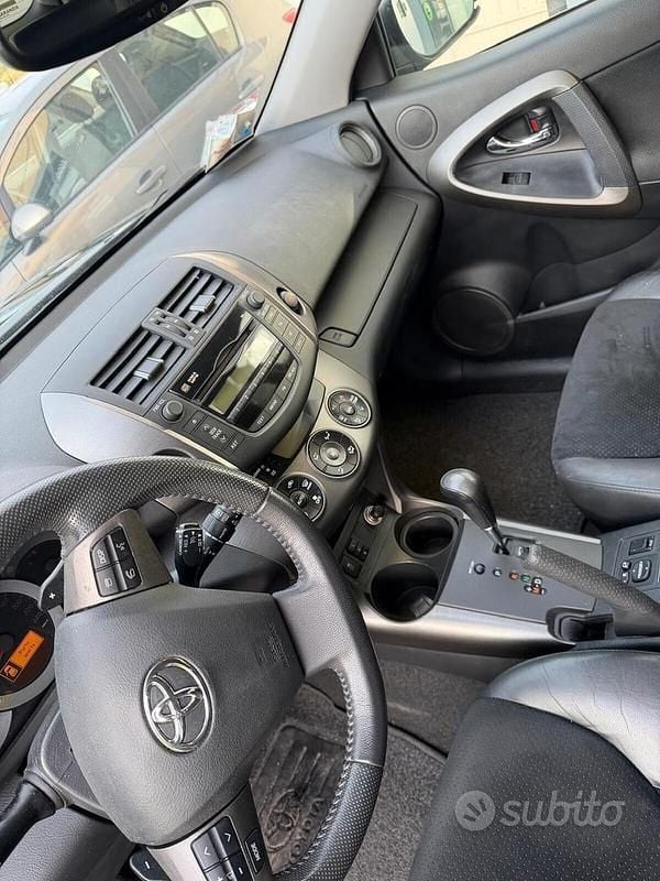 Usata Toyota RAV4 Executive 150 CV (110 kW) 2012 Nero SUV