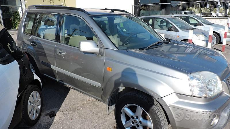 Usata Nissan X-Trail 114 CV (83 kW) 2002 Grigio SUV