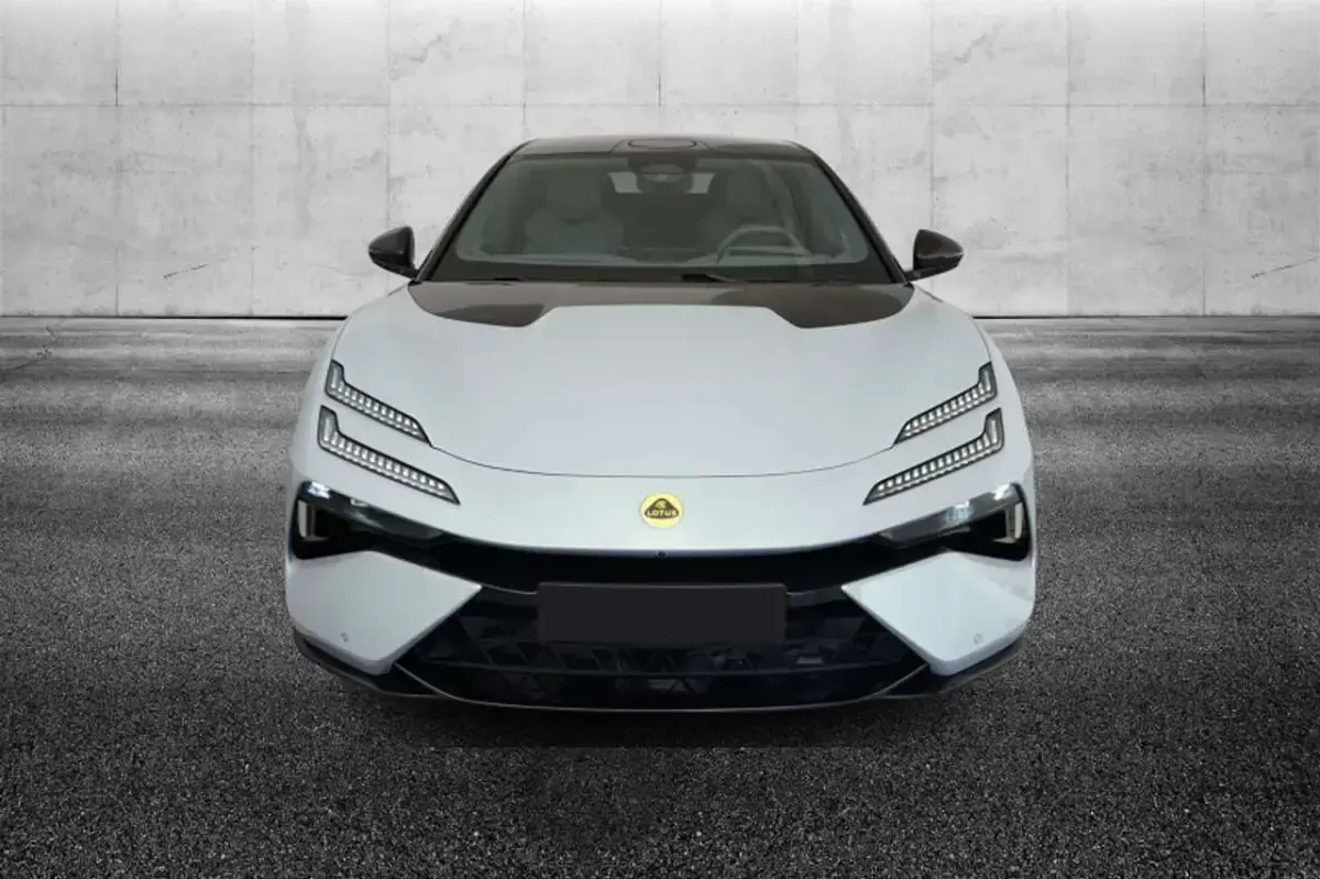 Usata Lotus Emeya 139 kW (190 CV) 2025 Grigio Utilitaria