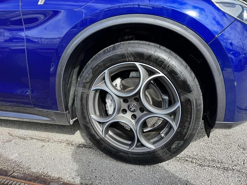 Usata Alfa Romeo Stelvio Ti 209 CV (153 kW) 2023 Blu/azzurro SUV